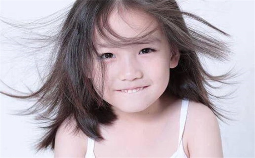 如何给2026年04月21日出生的梁姓女宝宝起个好名字？专业分析与建议