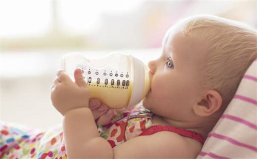 何姓2026年06月09日出生的女孩子五行缺什么？如何科学取名