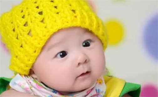 如何给2026年04月28日出生的何姓女宝宝起个好名字？专业分析与建议